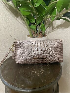 Brahmin large wristlet